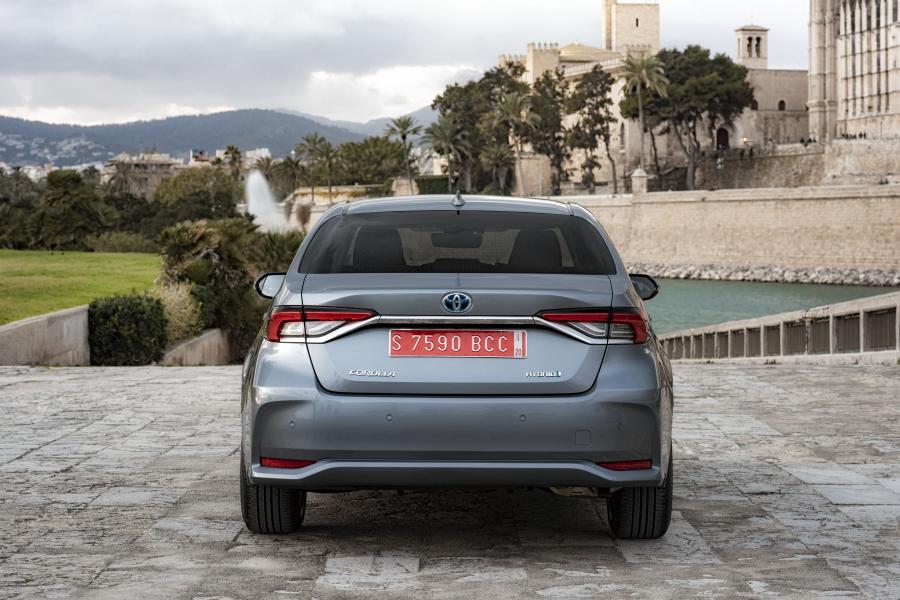  Toyota Corolla Hybrid Sedan 2019 года  (WW) (фото 2 из 25)
